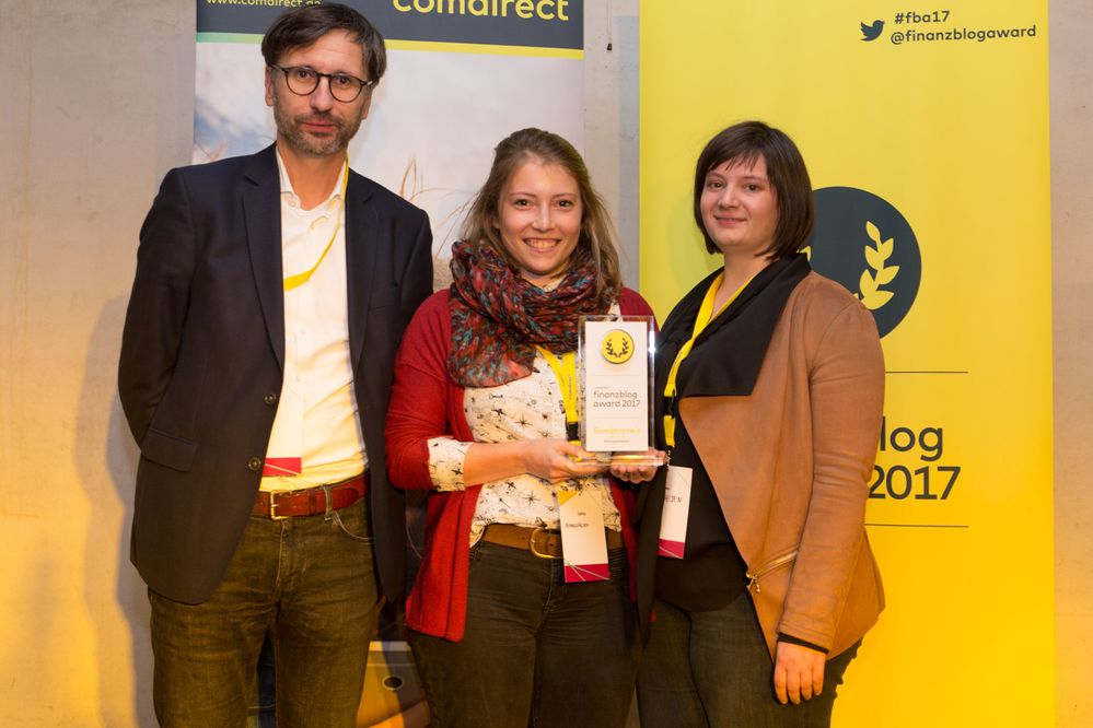 Das Blog Kleingeldhelden gewann den diesjährigen Sonderpreis für Newcomer (im Bild v.l.n.r.: Sven Deglow, Johanna Hellmann, Sabina Kist)