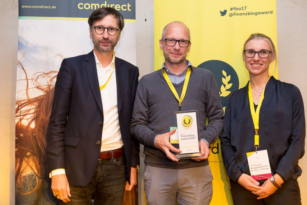 Der Publikumspreis ging an Finanztip (im Bild v.l.n.r.: Sven Deglow, Matthias Urbach, Sara Zinnecker)