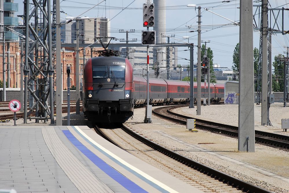 Railjet RJX64 Wien Hauptbahnhof by Pramax