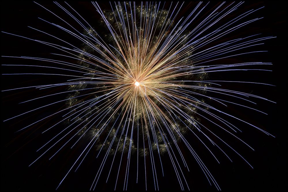 fireworks-102971_1920.jpg