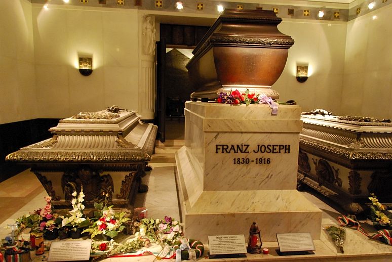 Franz_Joseph_Sarkophag_Kapuzinergruft.jpg
