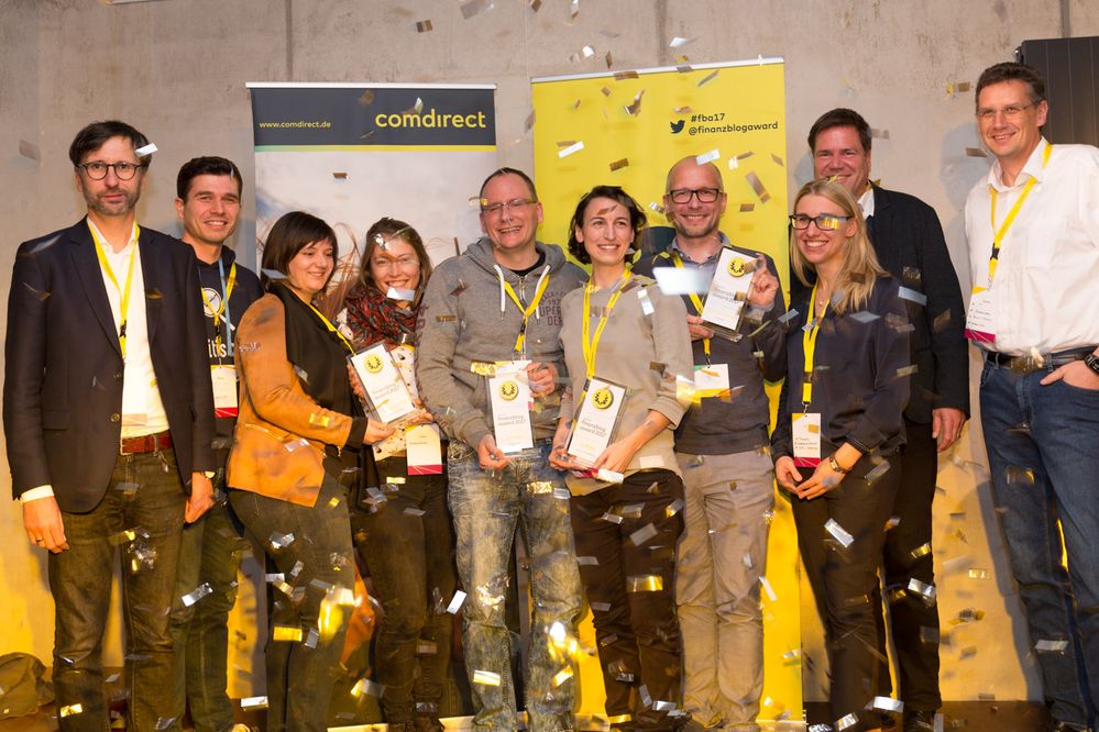 Konfettiregen: Die Gewinner des #fba17 zusammen mit der Jury.