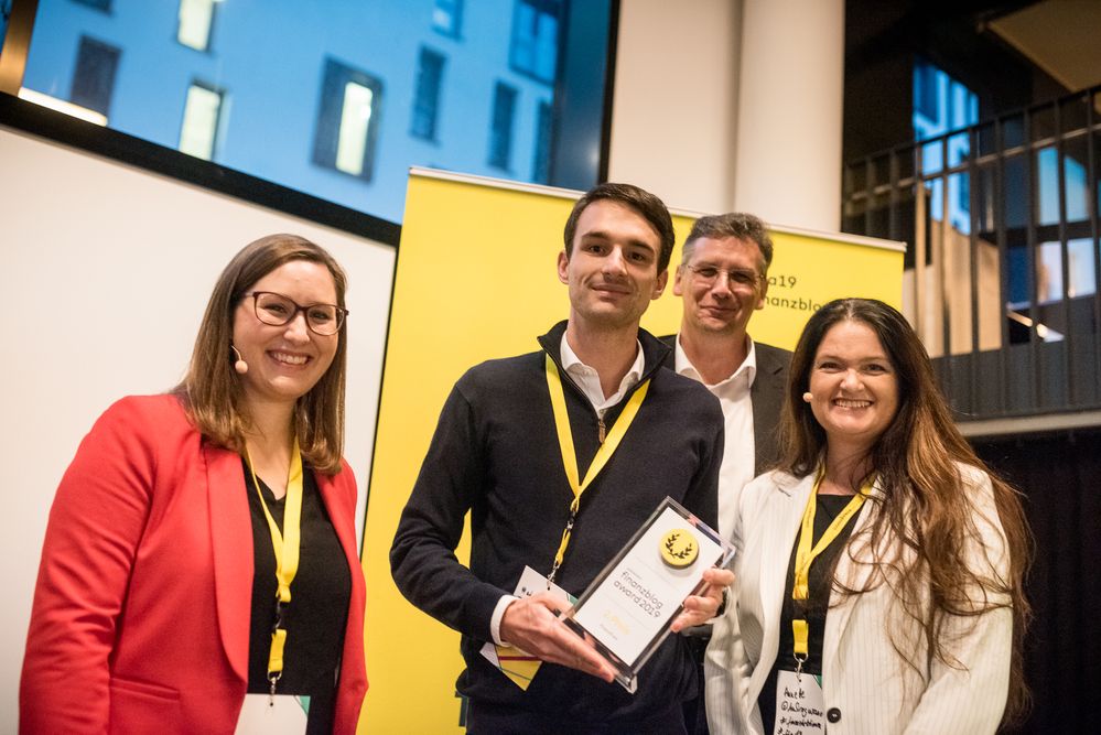 Thomas nahm für seinen Blog Finanzfluss den 2. Preis entgegen