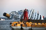 1280px-Collision_of_Costa_Concordia_27.jpg