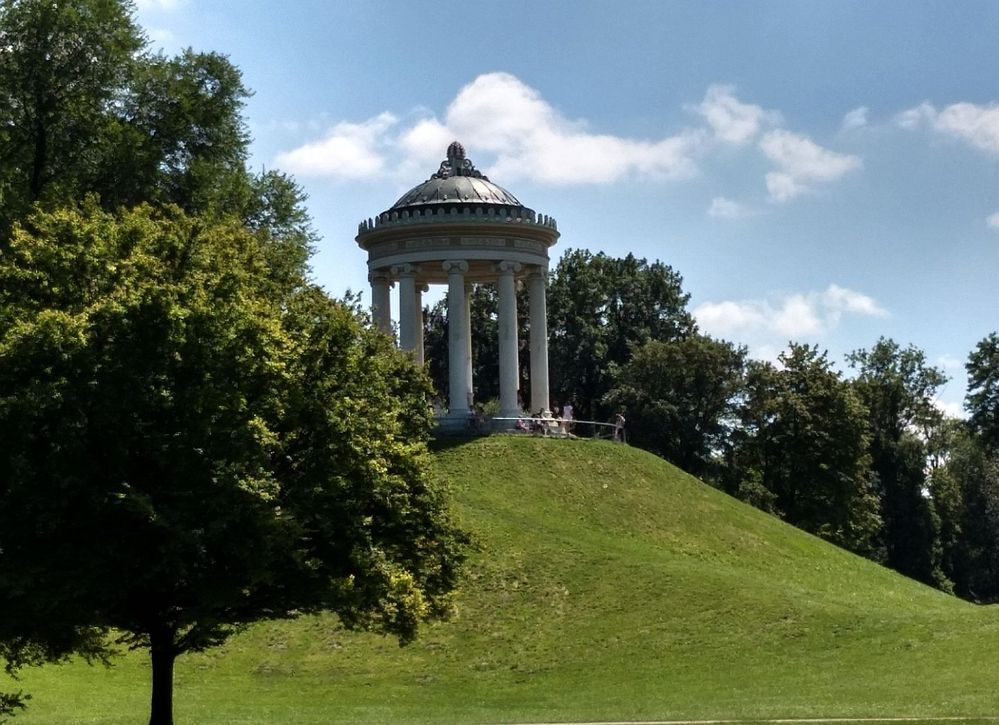 München Aug 2020 Engl Garten Monopteros a.jpg
