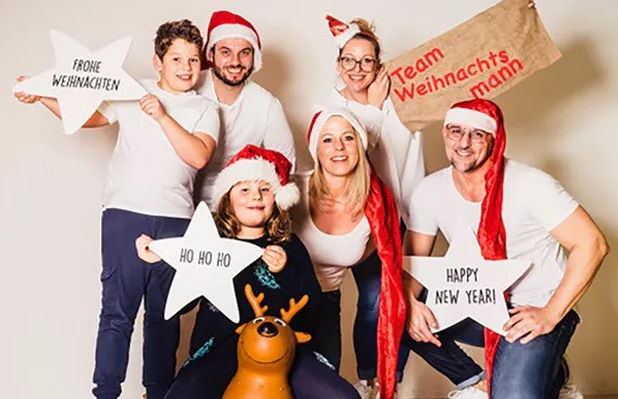 Bilder zeigen bezahlte Schauspieler und Stuntmen und überwiegend keine echten Mitglieder des nmh-Teams. Alle Fotos wurden in einem abgesperrten Studio unter besonderen Sicherheitsvorkehrungen produziert. Bitte nicht zuhause nachmachen!